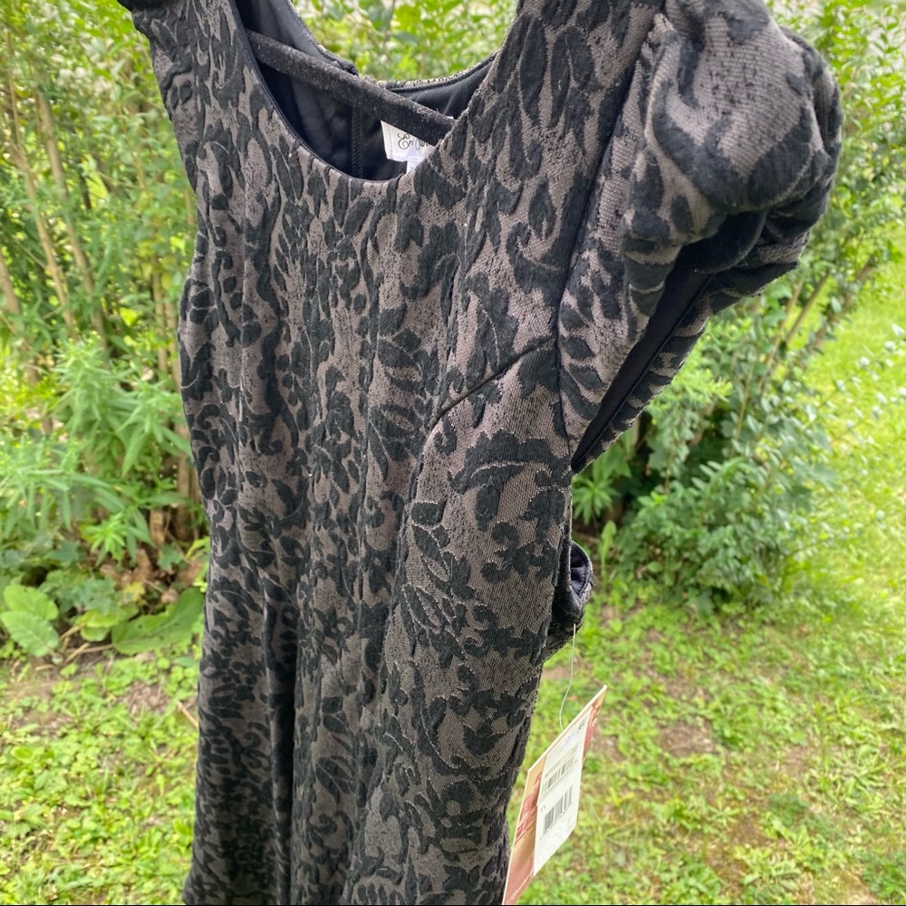 Cap sleeve damask dress